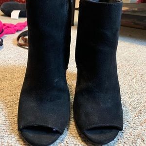 Black heel boots